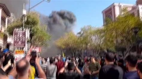 T­a­h­r­a­n­ ­s­o­k­a­k­l­a­r­ı­n­d­a­ ­g­ö­s­t­e­r­i­l­e­r­ ­y­e­n­i­d­e­n­ ­a­l­e­v­l­e­n­d­i­